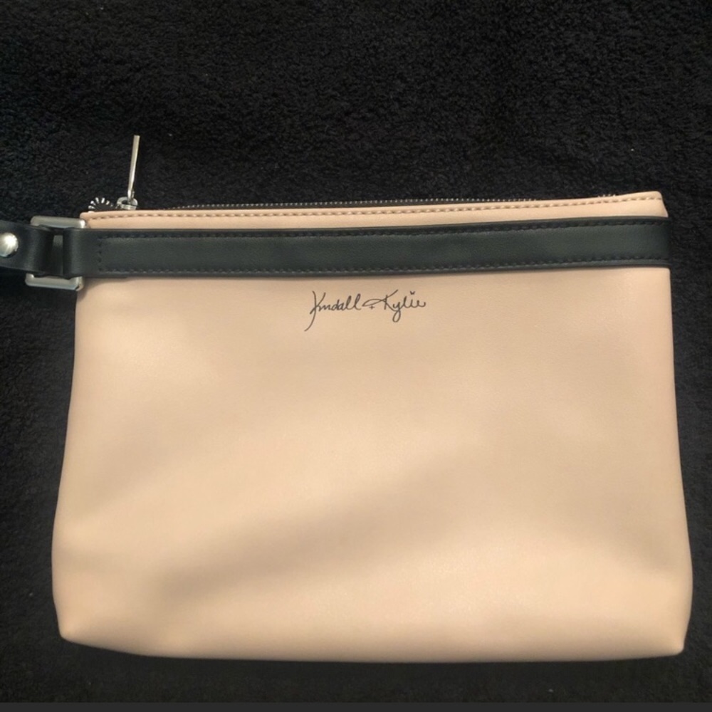 Gorgeous, Kendall and Kylie clutch bag💕 - Picture 1 of 8